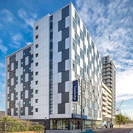 Travelodge London Stratford Hotel Exterior photo