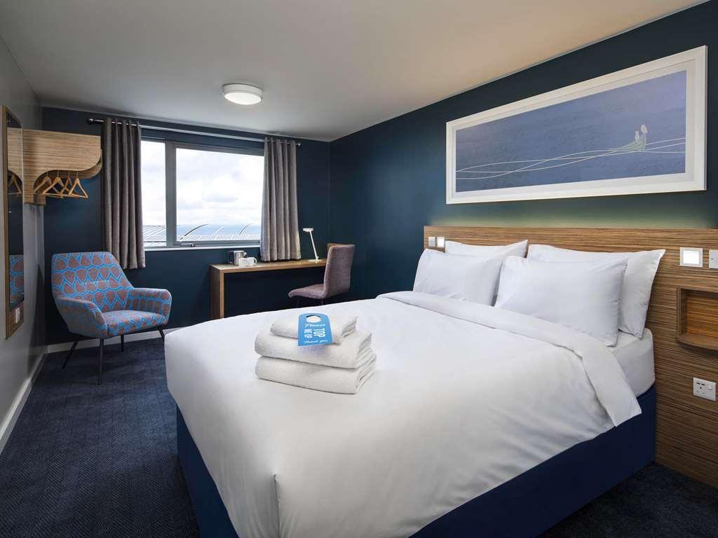 Travelodge London Stratford Hotel Room photo