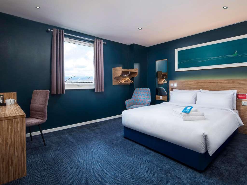 Travelodge London Stratford Hotel Room photo