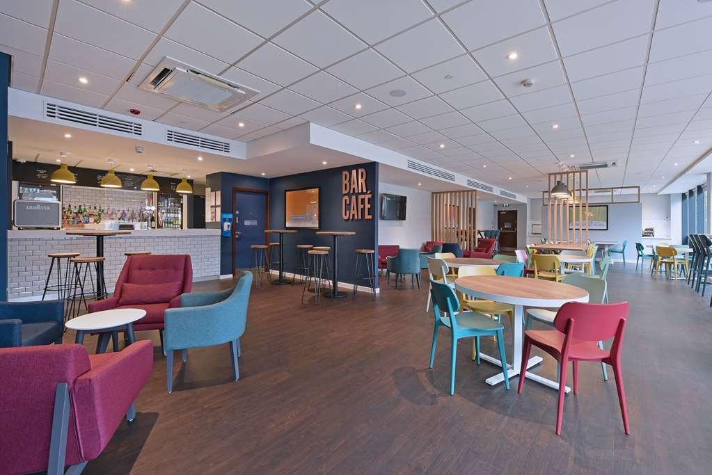 Travelodge London Stratford Hotel Restaurant photo
