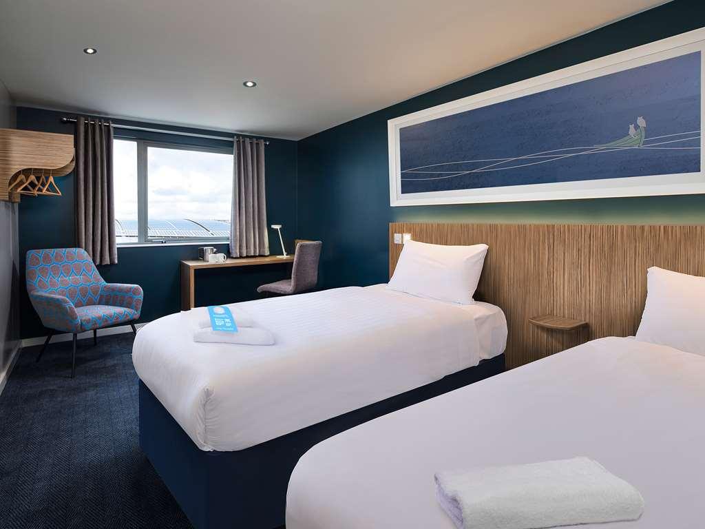 Travelodge London Stratford Hotel Room photo