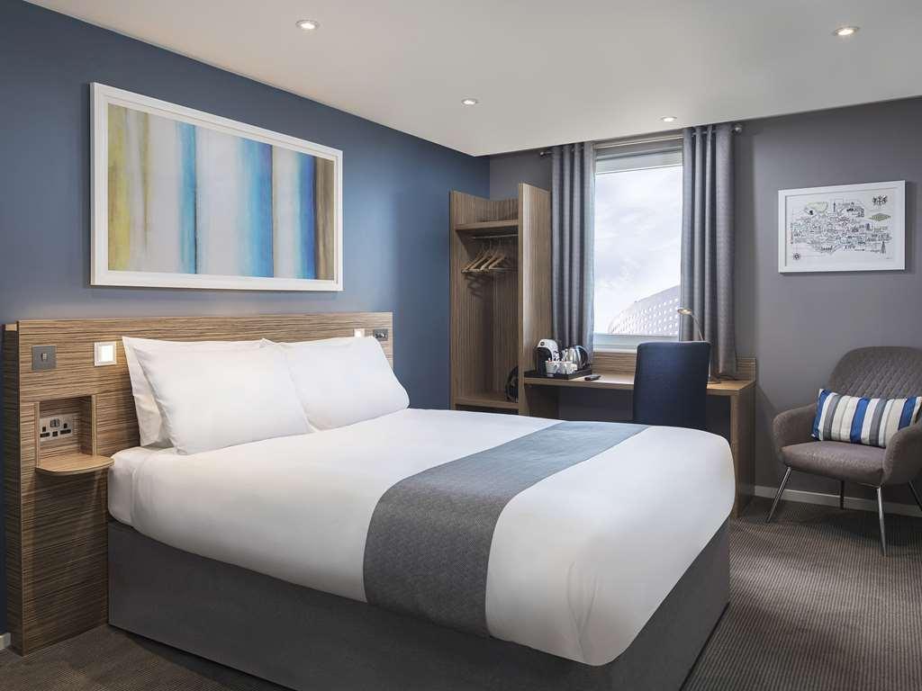 Travelodge London Stratford Hotel Room photo