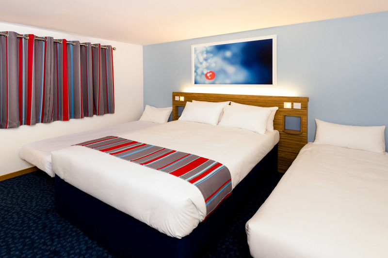 Travelodge London Stratford Hotel Exterior photo