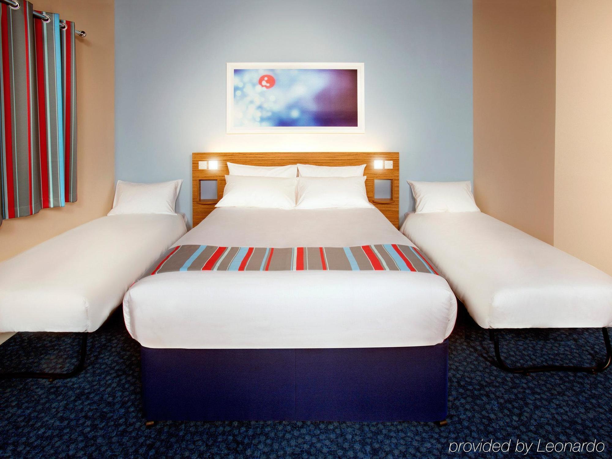 Travelodge London Stratford Hotel Exterior photo