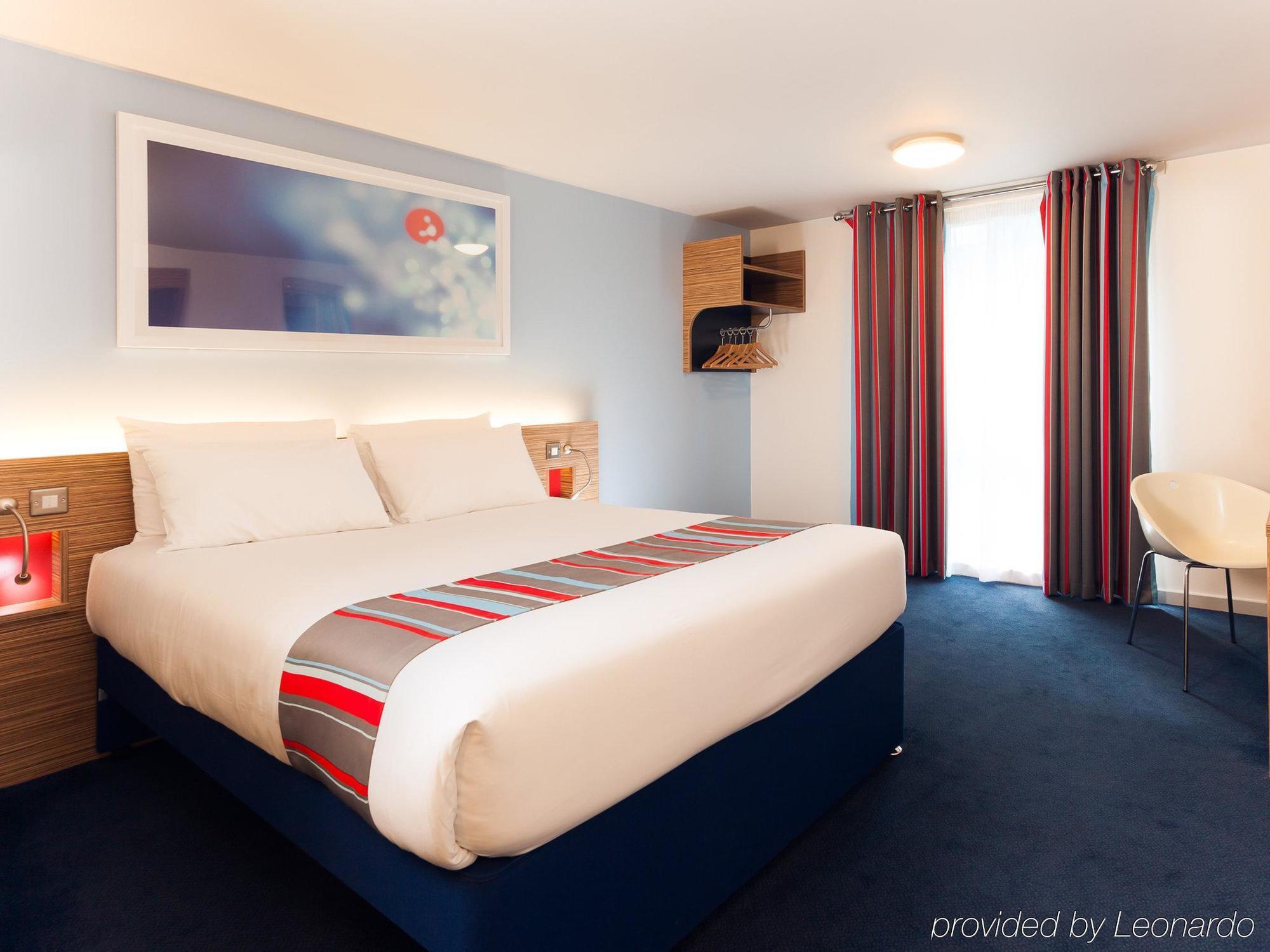 Travelodge London Stratford Hotel Exterior photo