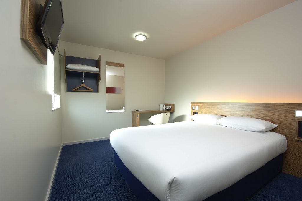 Travelodge London Stratford Hotel Room photo