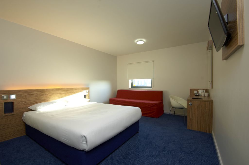 Travelodge London Stratford Hotel Room photo
