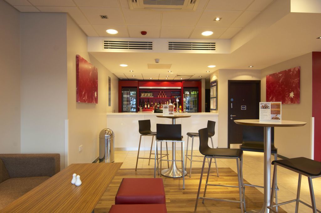 Travelodge London Stratford Hotel Exterior photo