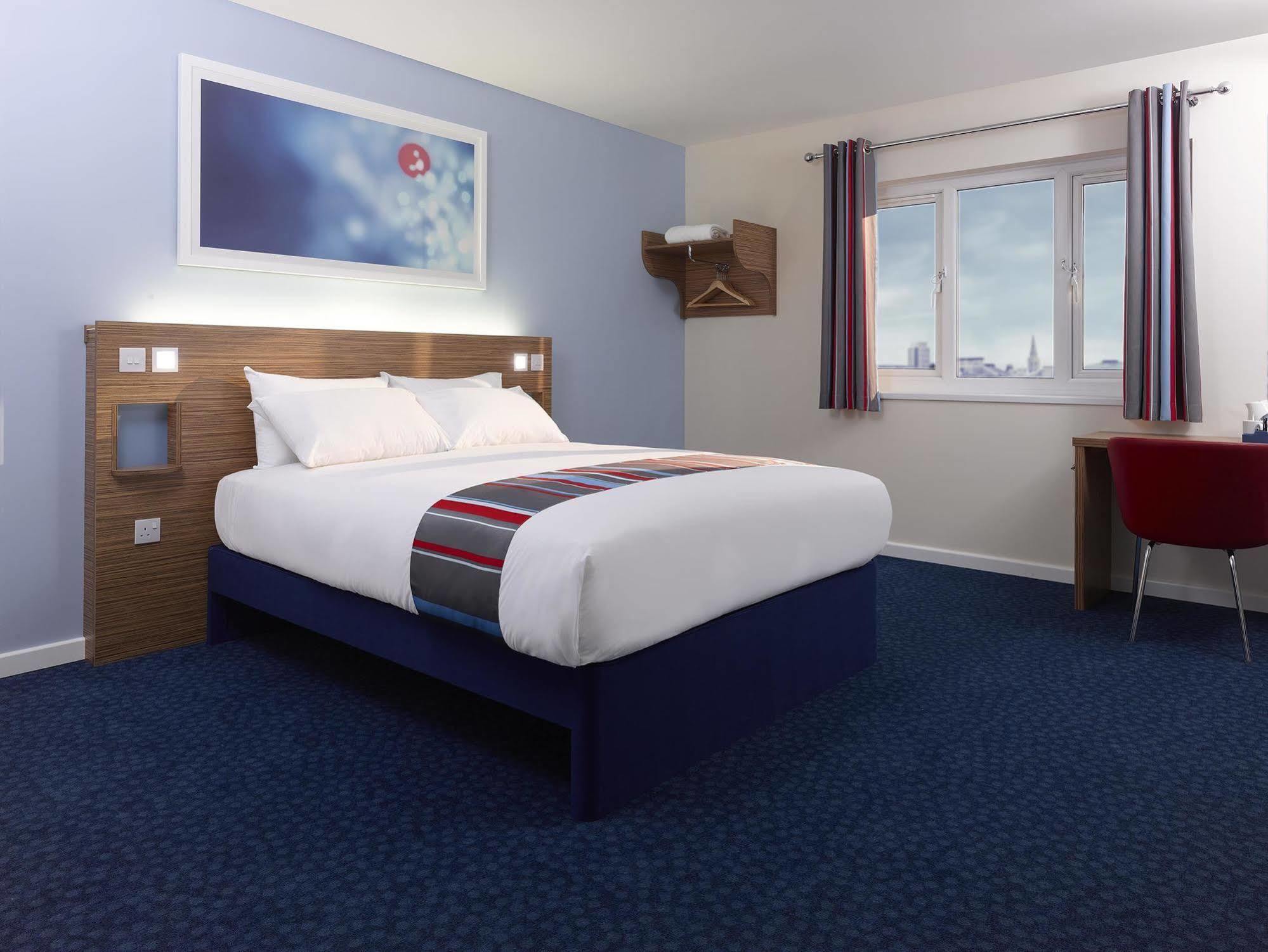 Travelodge London Stratford Hotel Exterior photo
