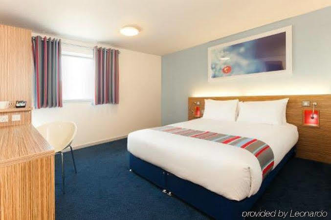 Travelodge London Stratford Hotel Exterior photo