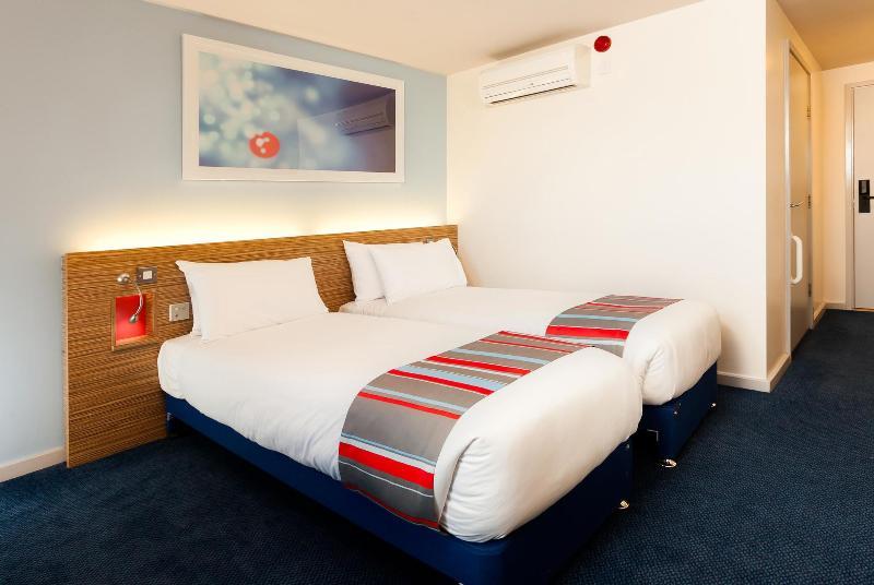 Travelodge London Stratford Hotel Exterior photo