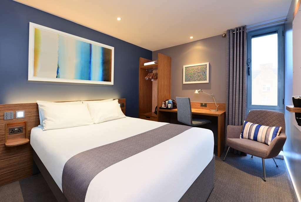 Travelodge London Stratford Hotel Room photo