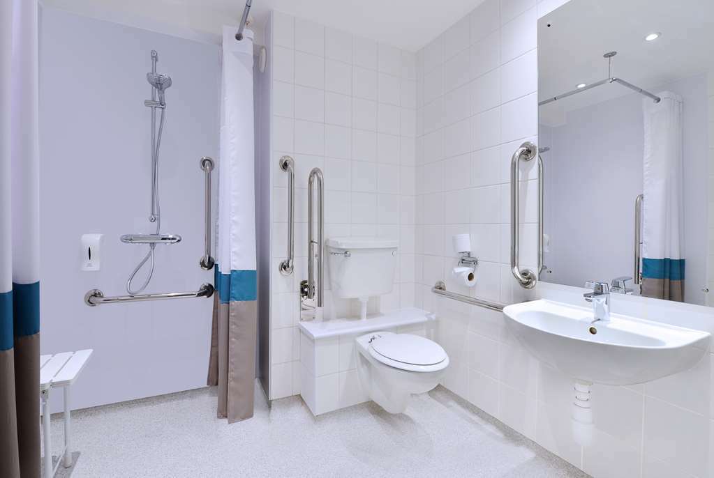 Travelodge London Stratford Hotel Room photo