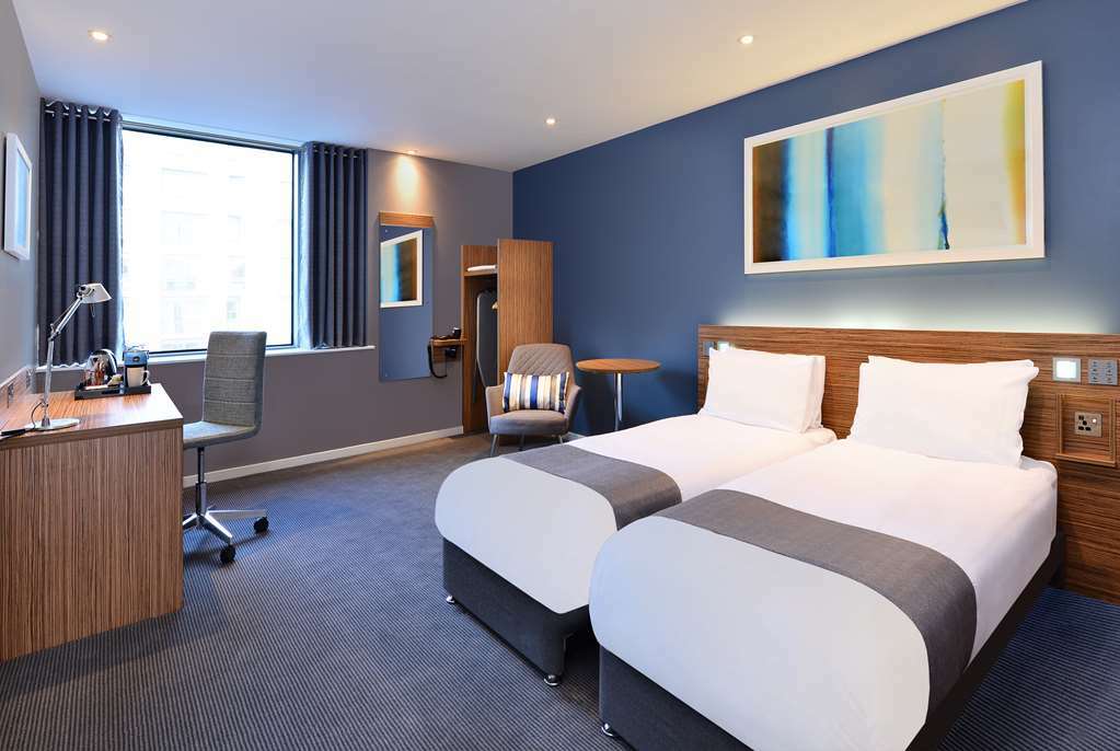 Travelodge London Stratford Hotel Room photo