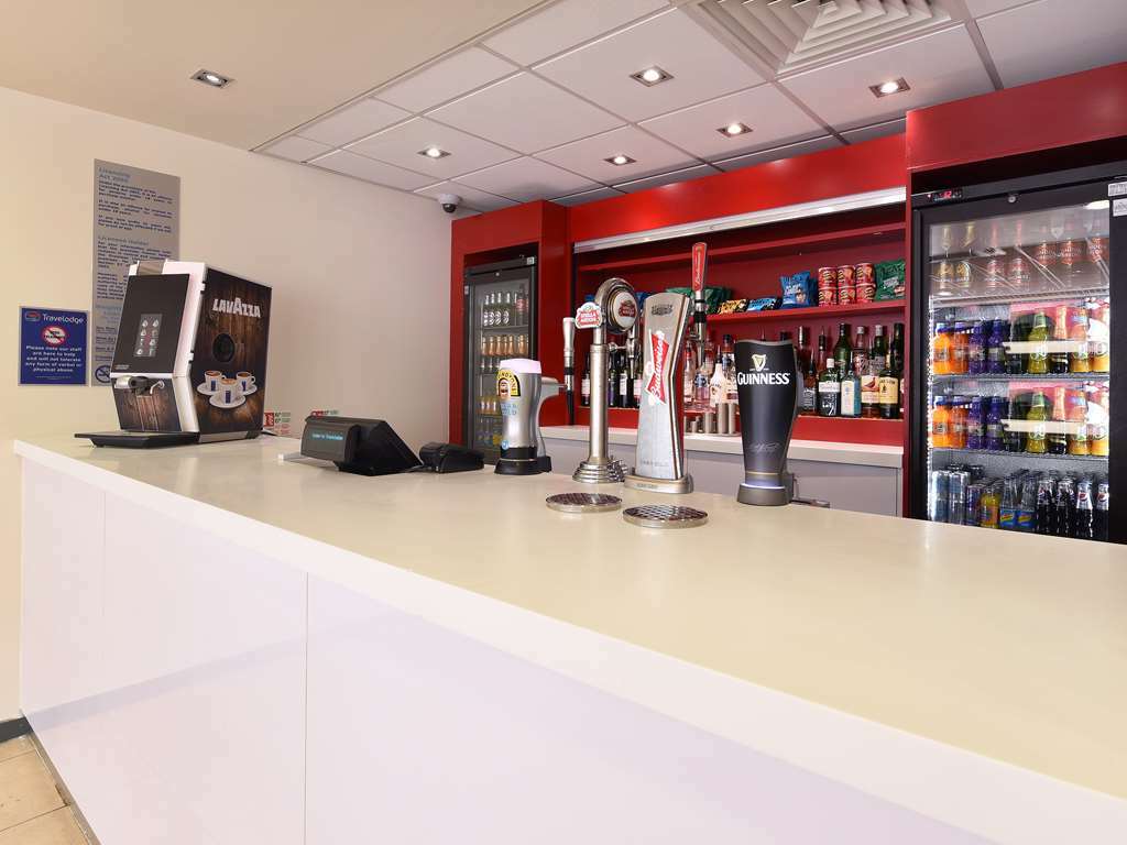 Travelodge London Stratford Hotel Restaurant photo