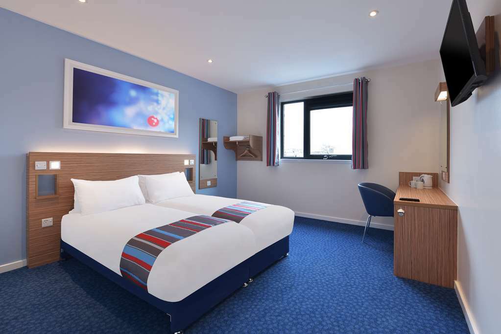 Travelodge London Stratford Hotel Room photo