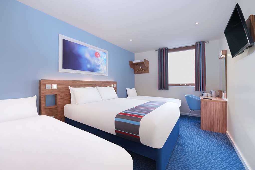Travelodge London Stratford Hotel Room photo